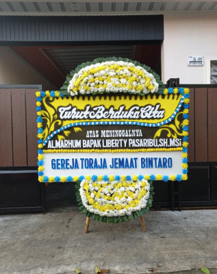 Papan Bunga Duka di Pondok Agung