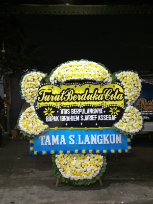 Papan Bunga Duka di Pondok Agung